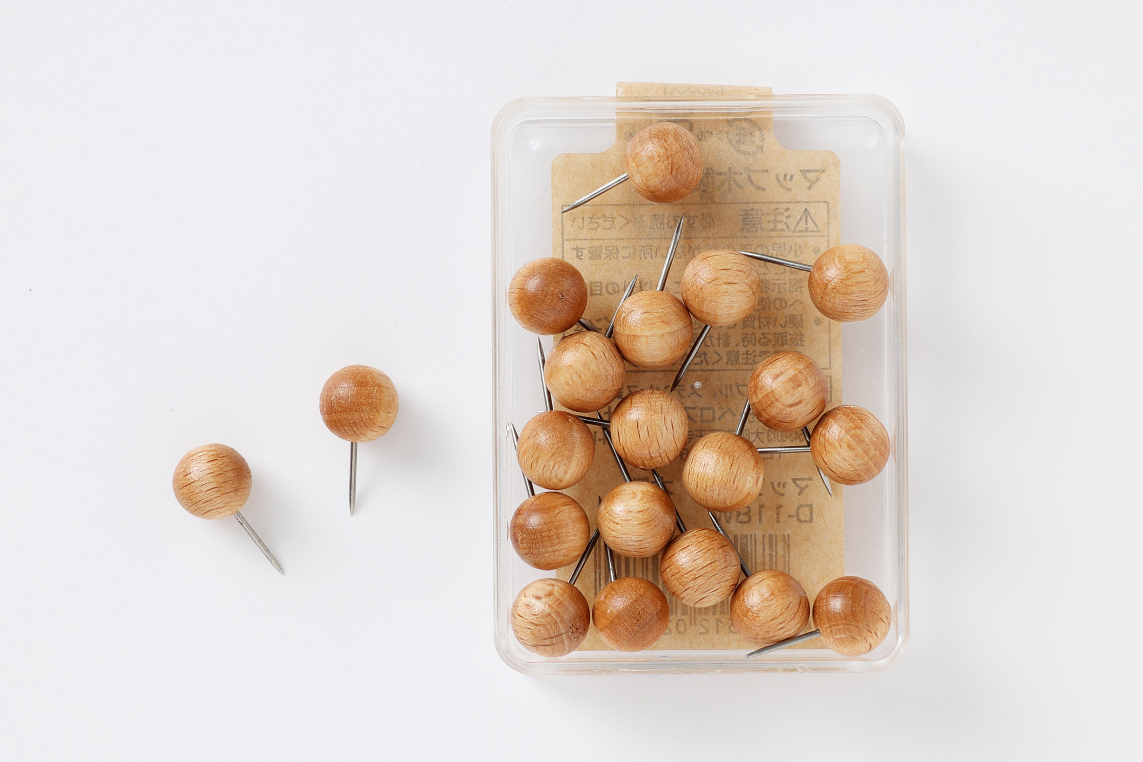 プッシュピン 画鋲